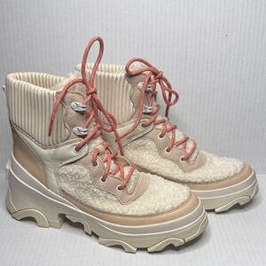 $210 Sorel Brex Nova Sand Cozy Lace Boots
Sz 8